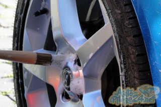 Clean Wheel Lug Nut Brush Felgenpinsel